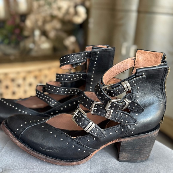 FREEBIRD distressed western country style Black Leather Buckle Ankle Boots - Picture 7 of 13
